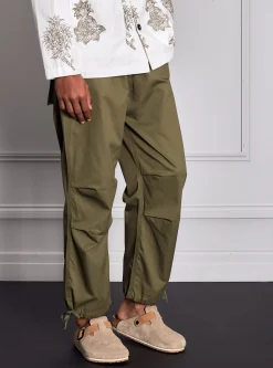 Store Parachute Pant In Olive Fine Twill Men Trousers.