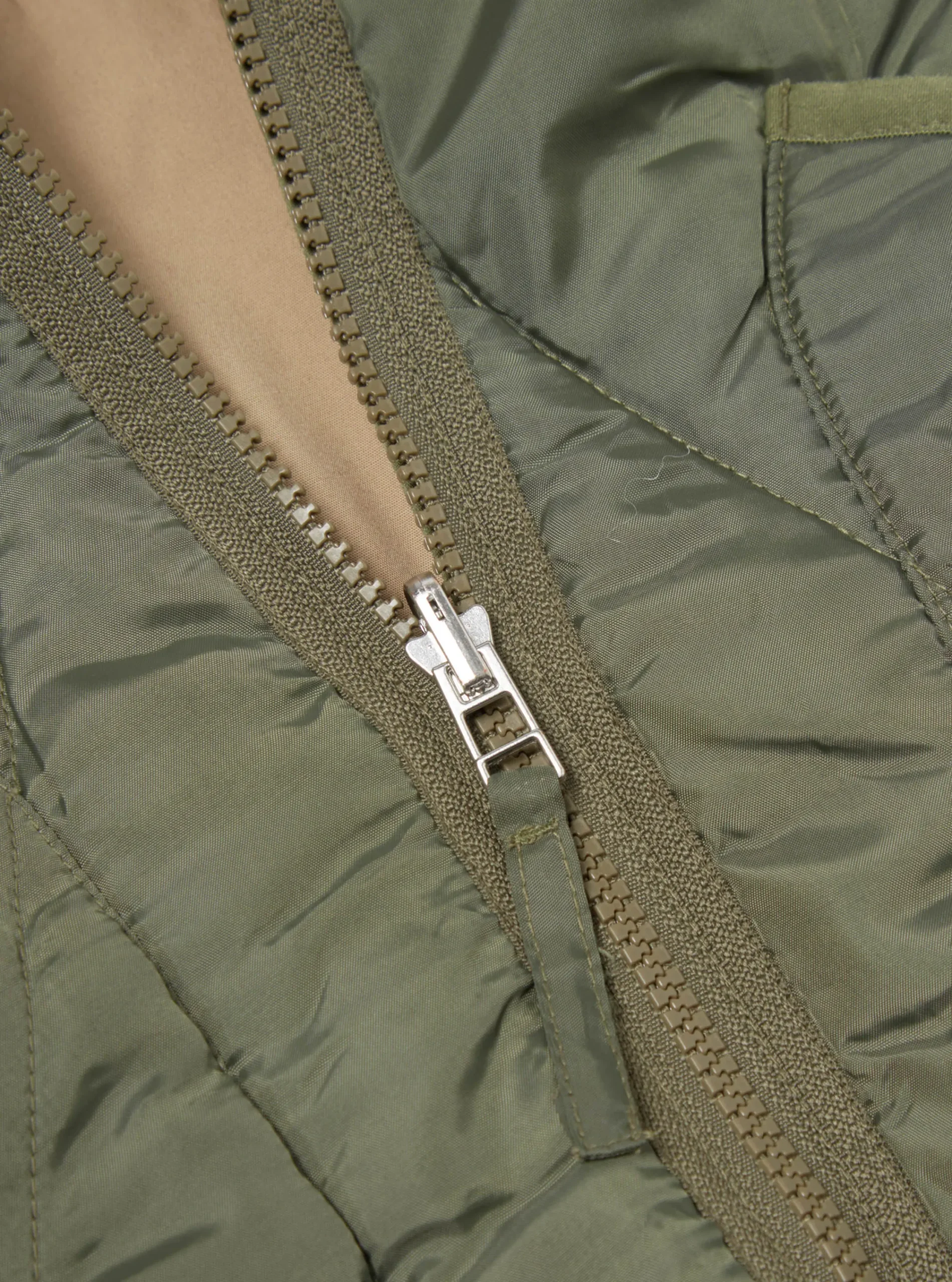 Outlet Reversible Military Liner Gilet In Olive/Sand Diamond Quilt Men Waistcoats & Gilets.